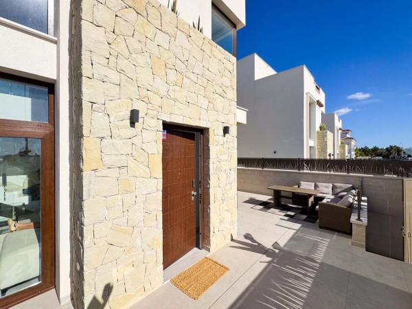 Casa independiente en avenida Argentina