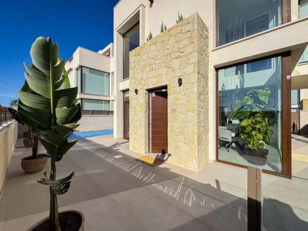 Casa independiente en avenida Argentina