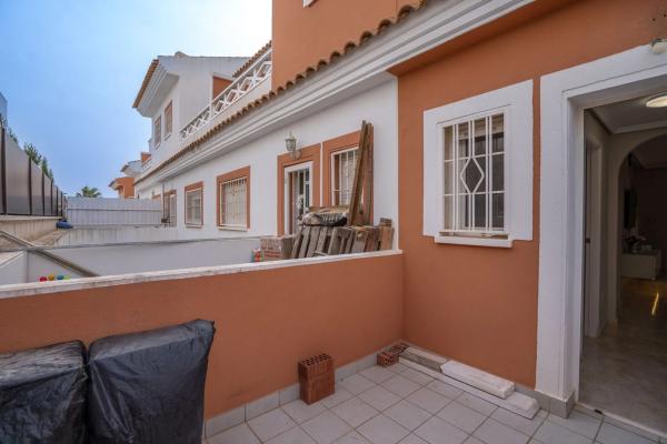 Chalet adosado en calle Tarragona