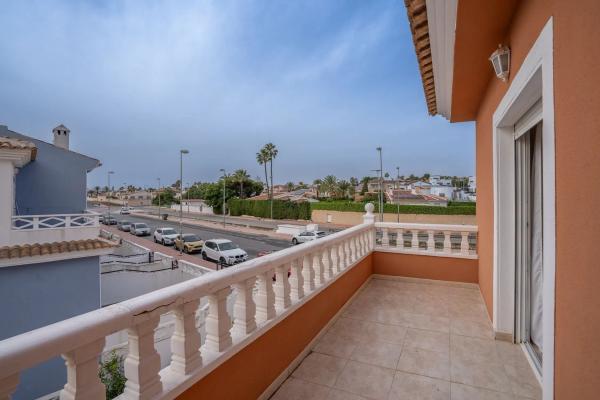 Chalet adosado en calle Tarragona