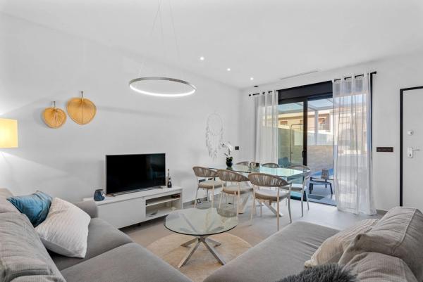 Chalet pareado en calle Rosalia de Castro, 36