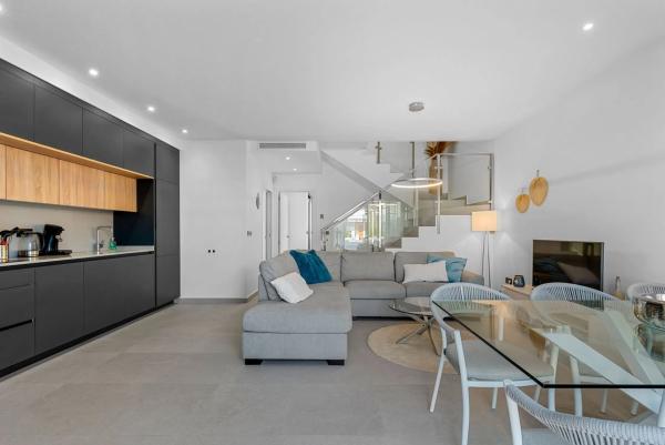 Chalet pareado en calle Rosalia de Castro, 36