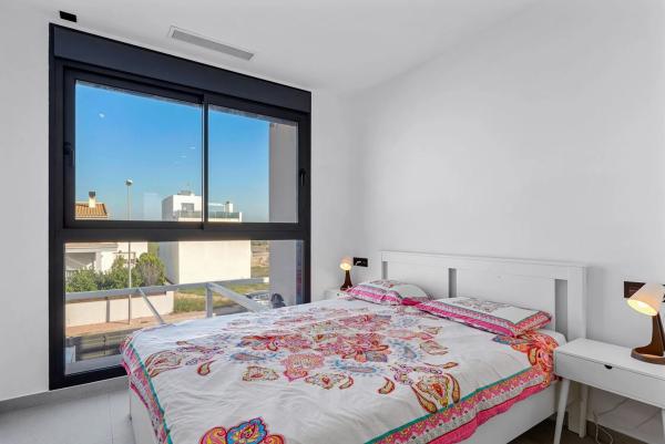 Chalet pareado en calle Rosalia de Castro, 36