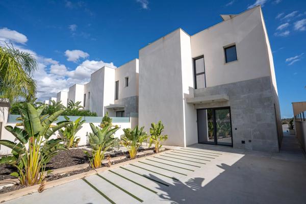 Casa independiente en avenida del Recorral