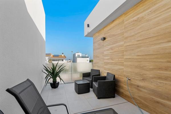 Chalet pareado en calle Rosalia de Castro, 36