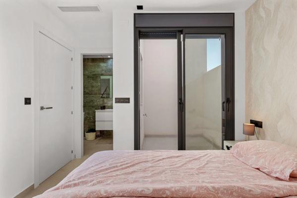 Chalet pareado en calle Rosalia de Castro, 36