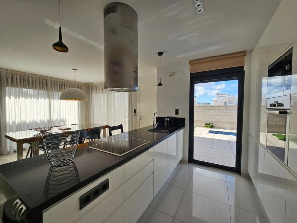 Casa independiente en Av Guatemala, 33