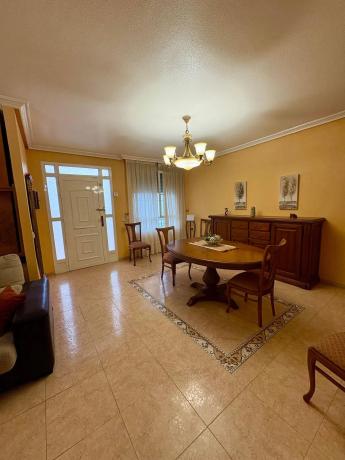 Chalet pareado en CL Lira La