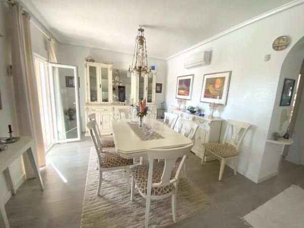 Casa independiente en avenida de La Costa Azul