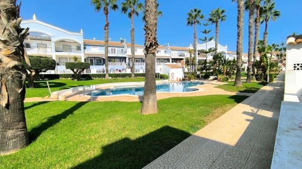 Chalet adosado en calle Gerona