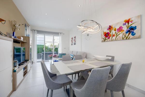 Casa independiente en avenida Jerez de la Frontera, 29