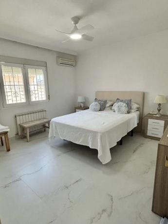 Casa independiente en avenida Antonio Quesada, 24