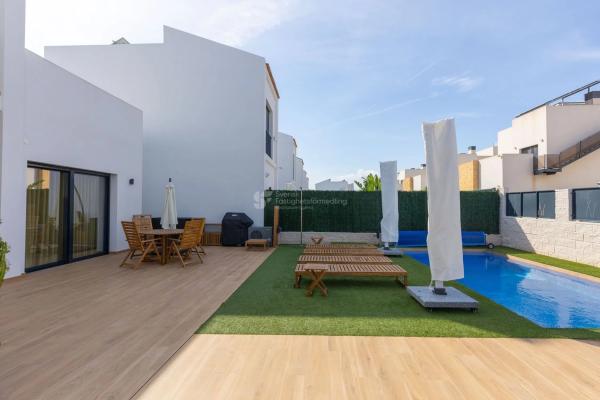 Chalet pareado en avenida Argentina, 90 -102