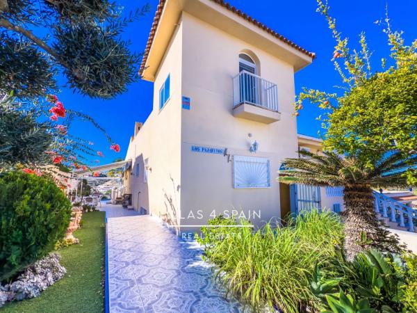 Casa independiente en avenida del Recorral