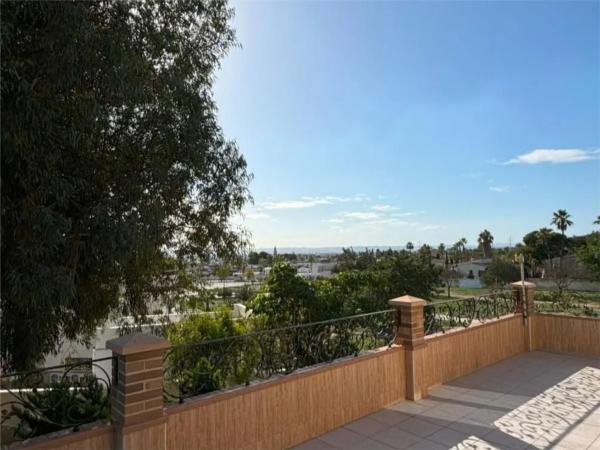 Casa independiente en calle de los Almendros