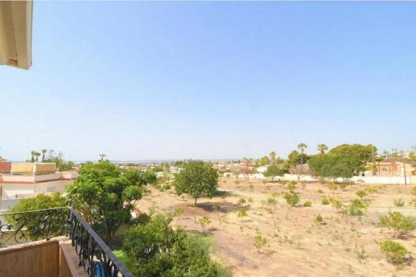 Casa independiente en calle de los Almendros