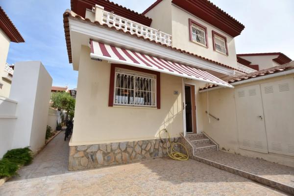 Chalet pareado en avenida de Málaga