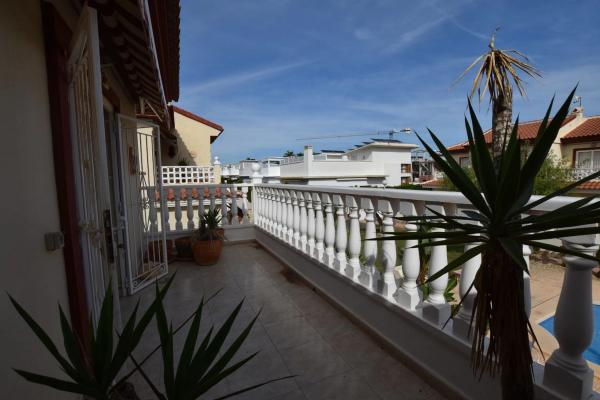 Chalet pareado en avenida de Málaga