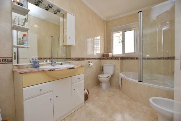 Chalet pareado en avenida de Málaga