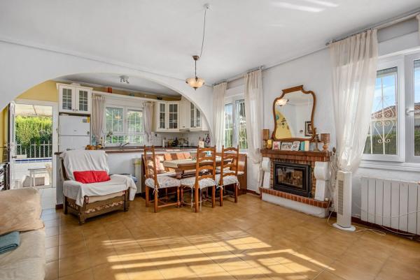 Chalet en calle Sola, 15