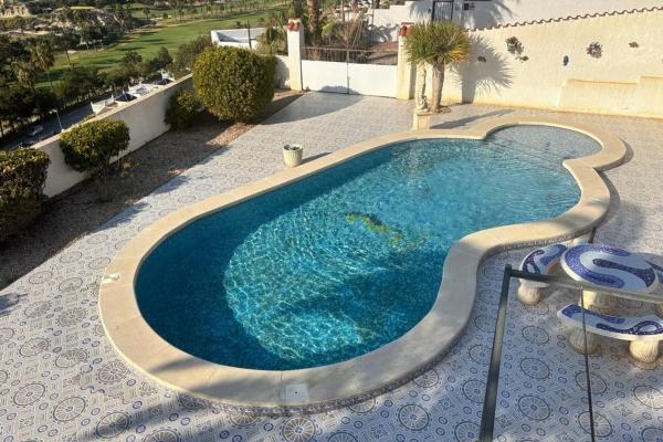 Chalet en calle Pico Revolcadores, 815