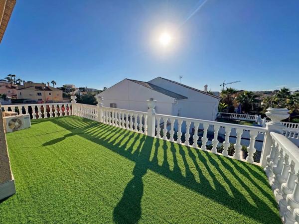 Casa independiente en calle Ruinas de Petra, 44