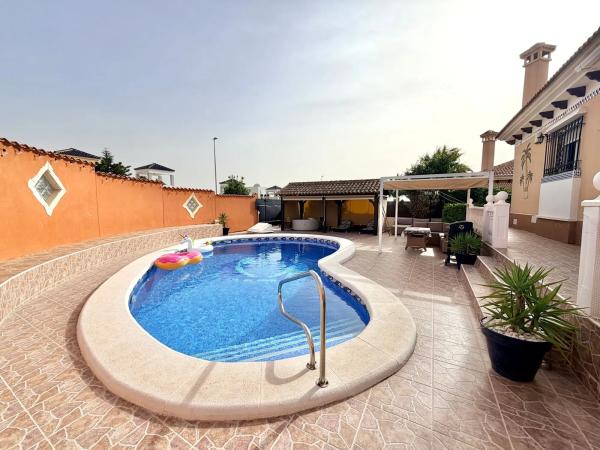 Casa independiente en Urbanizacion la Marina, 52