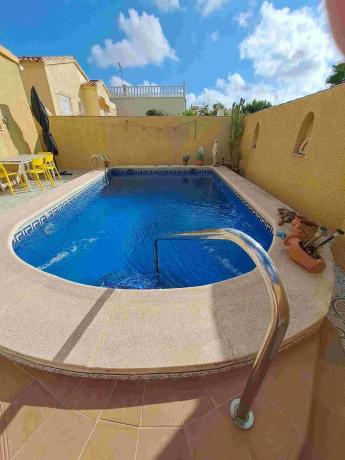 Casa independiente en calle Luxemburgo