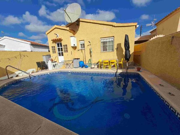 Casa independiente en calle Luxemburgo