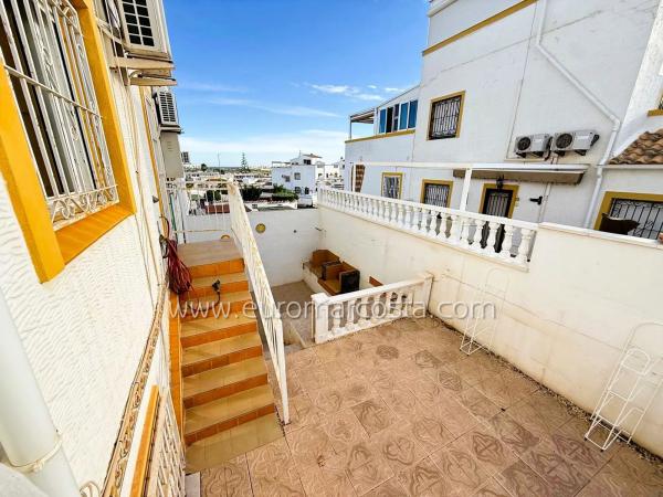 Chalet pareado en calle Belgrado