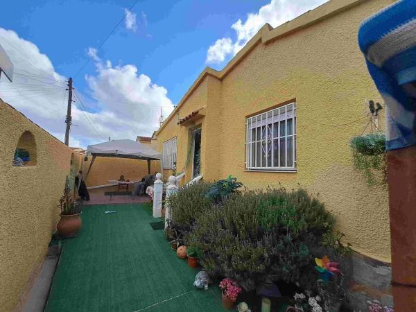 Casa independiente en calle Luxemburgo