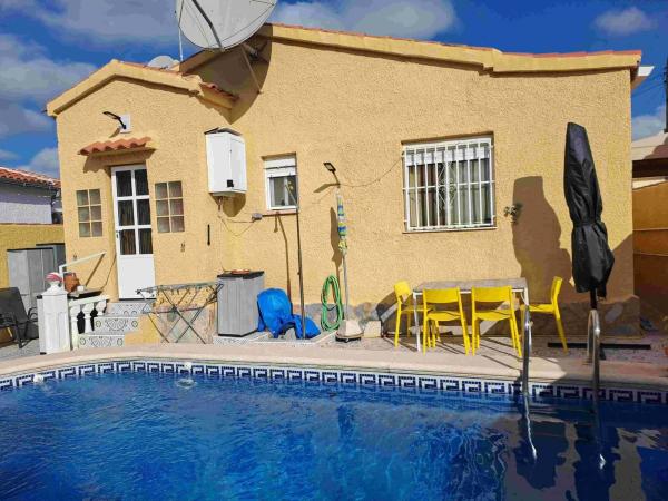 Casa independiente en calle Luxemburgo