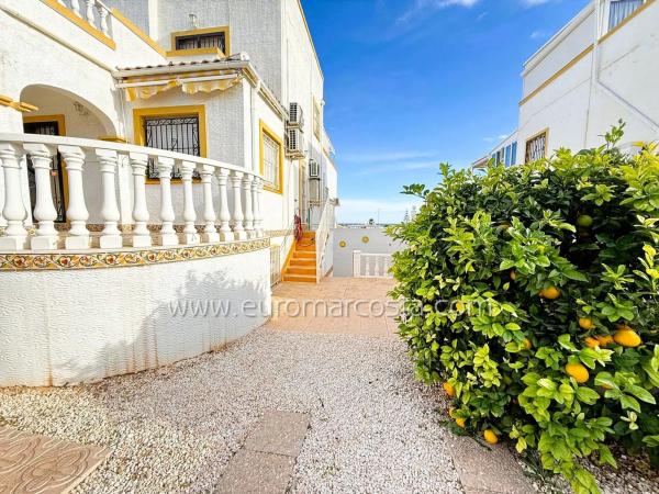 Chalet pareado en calle Belgrado