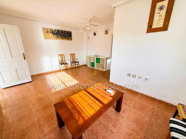 Chalet pareado en calle Belgrado