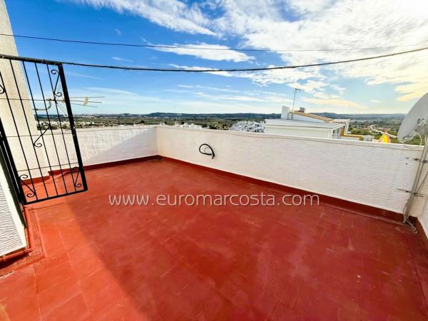 Chalet pareado en calle Belgrado