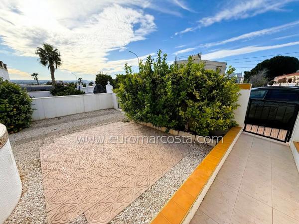 Chalet pareado en calle Belgrado