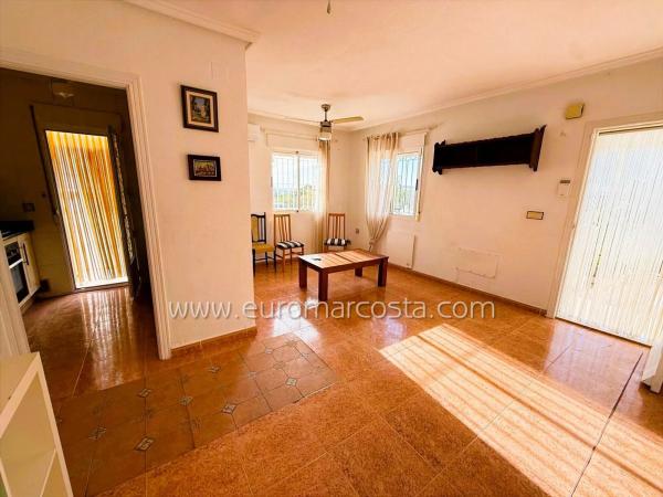 Chalet pareado en calle Belgrado