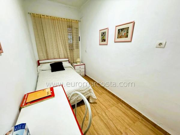 Chalet adosado en avenida Guardamar