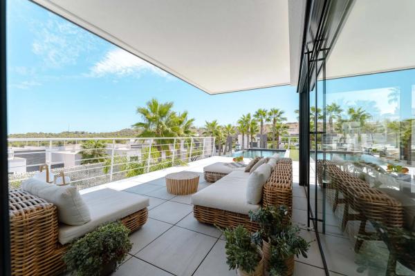 Casa independiente en CL Aguirre Lo-ciudad Comunic