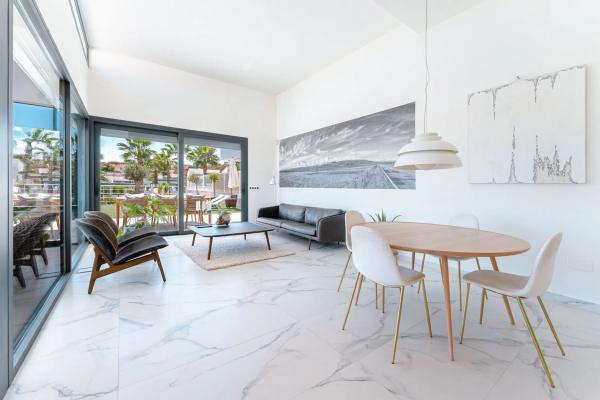 Casa independiente en CL Aguirre Lo-ciudad Comunic