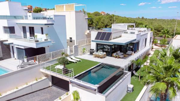 Casa independiente en CL Aguirre Lo-ciudad Comunic