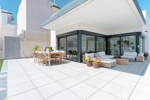 Casa independiente en CL Aguirre Lo-ciudad Comunic