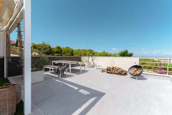 Casa independiente en CL Aguirre Lo-ciudad Comunic