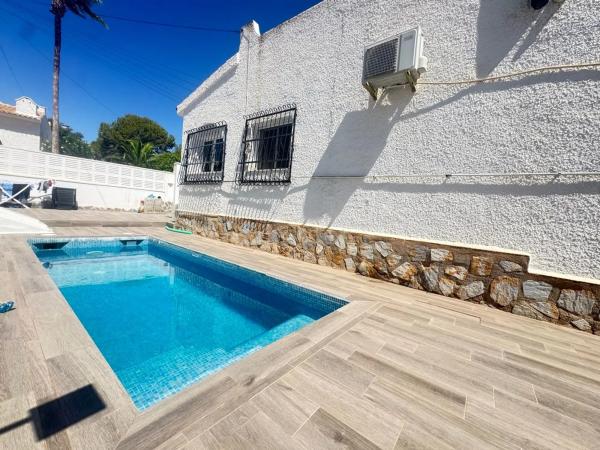 Chalet pareado en calle el Grove