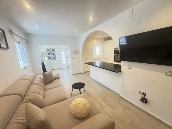 Chalet pareado en calle el Grove