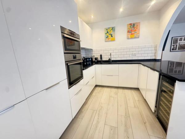 Chalet pareado en calle el Grove