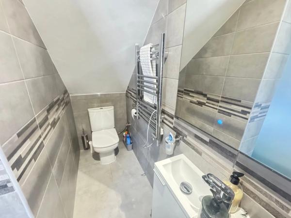 Chalet pareado en calle el Grove