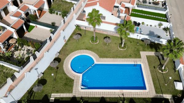 Chalet adosado en calle la Gineseta