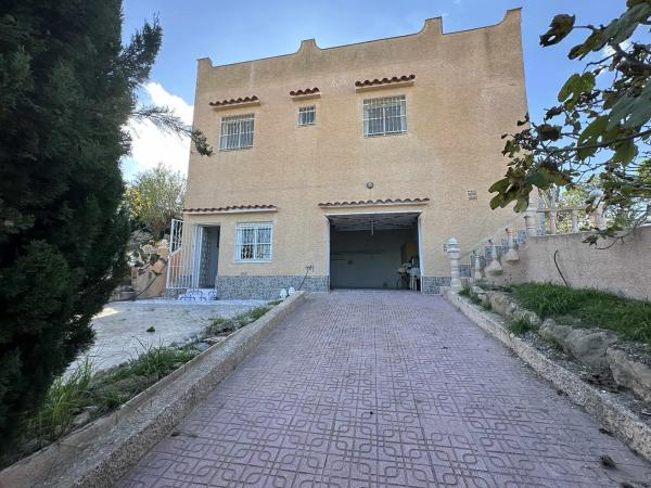 Casa independiente en calle Isla Cristina, 18