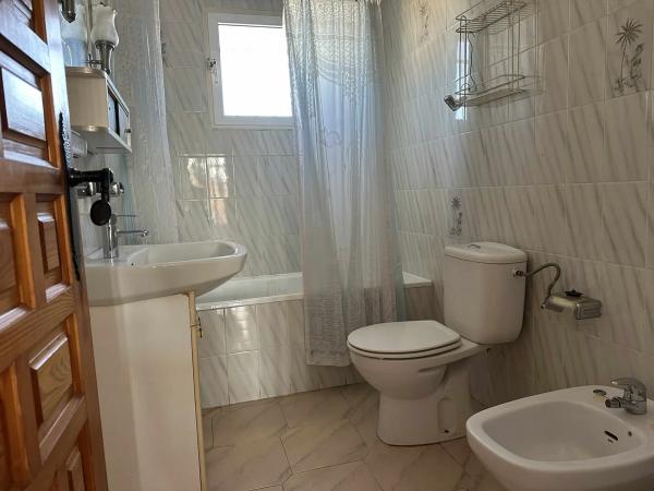 Casa independiente en calle Isla Cristina, 18